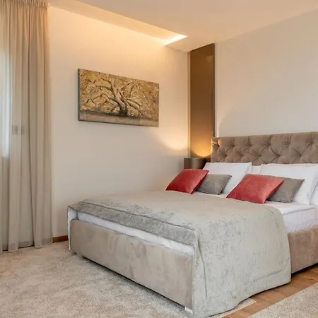 Villa Luxurious Laurea Near Labin With Pool, Sauna & Sea View